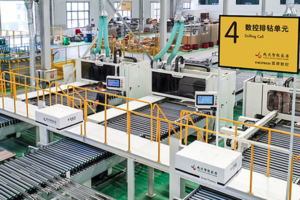 Quali attrezzature sono necessarie per realizzare la produzione automatica di mobili per la lavorazione del legno?