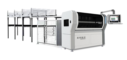 Macchina per il taglio e il confezionamento di cartoni Excitech CNC 2300. L'autoricerca è il vaso dell'autoinnovazione.