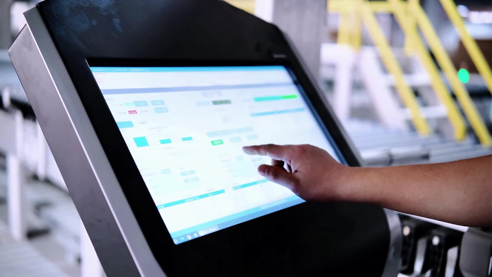 Le macchine per la lavorazione del legno EXCITECH costruiranno per te una fabbrica di mobili intelligenti.